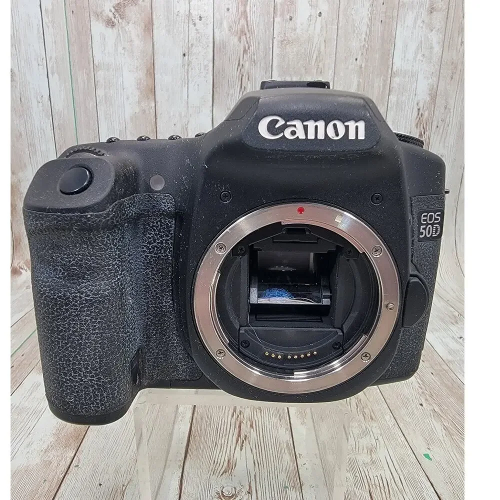 Canon EOS 50D 15.1 MP Digital SLR Camera Body Only W/Battery's & Charger Works